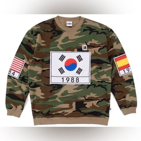 Cashmere Sound Worldwide Crewneck in Woodland Camo - Picture 1 of 7